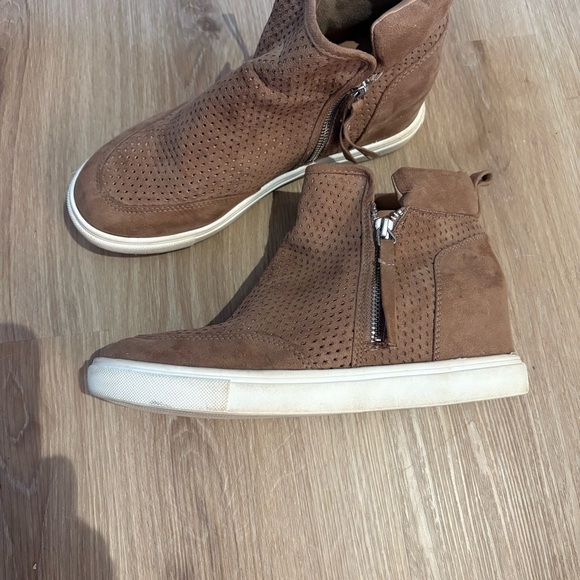 Madden Girl Brown Perforated Wedge Sneakers Ankle Boots – Size 8.5M - Picture 2 of 8